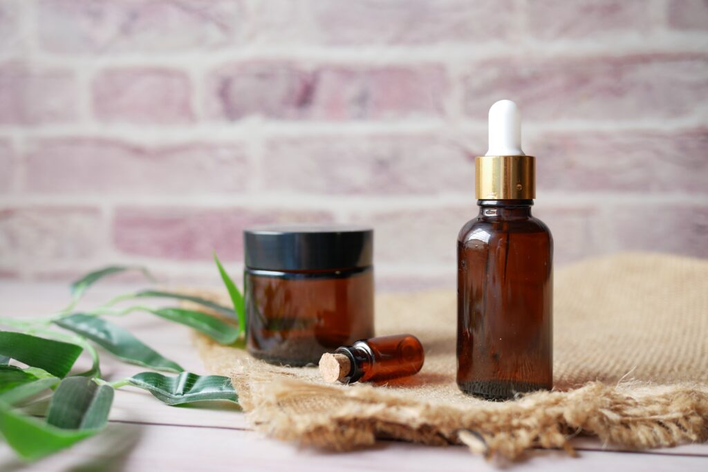 Frequently Asked Questions About Facial Oils. When using facial oils in our skincare routine, some questions often arise. In this section, we will answer some common ones to keep you more informed.