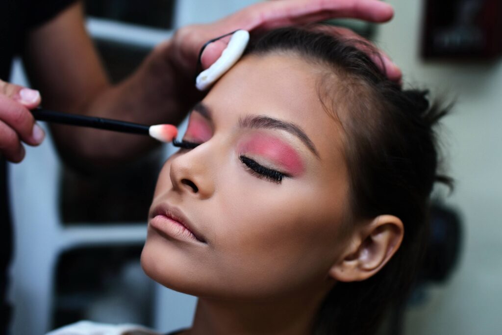 How to Use Eyeshadow, Eyeliner, and Mascara to Enhance Your Eyes. The eyes are often considered the focal point of any makeup look. Enhancing your eyes can make them appear bigger, brighter, and more captivating. Here's how to create stunning eye makeup looks.